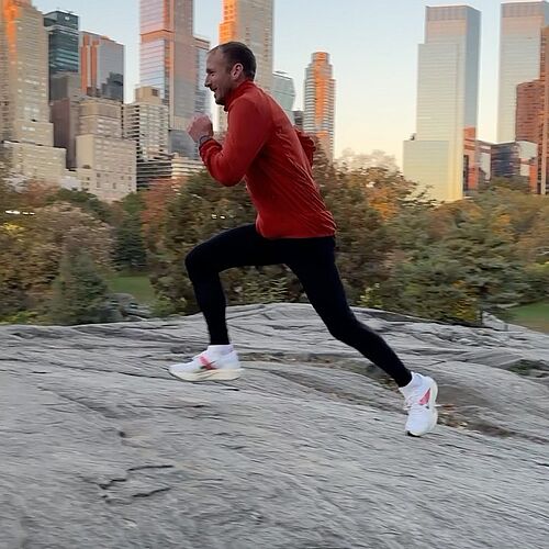 T-3… who wants to run the @nycmarathon at least once? 🤩🤩🤩

📹 @nwilhelmi 
#marathon #nyc #nycmarathon #newyork...